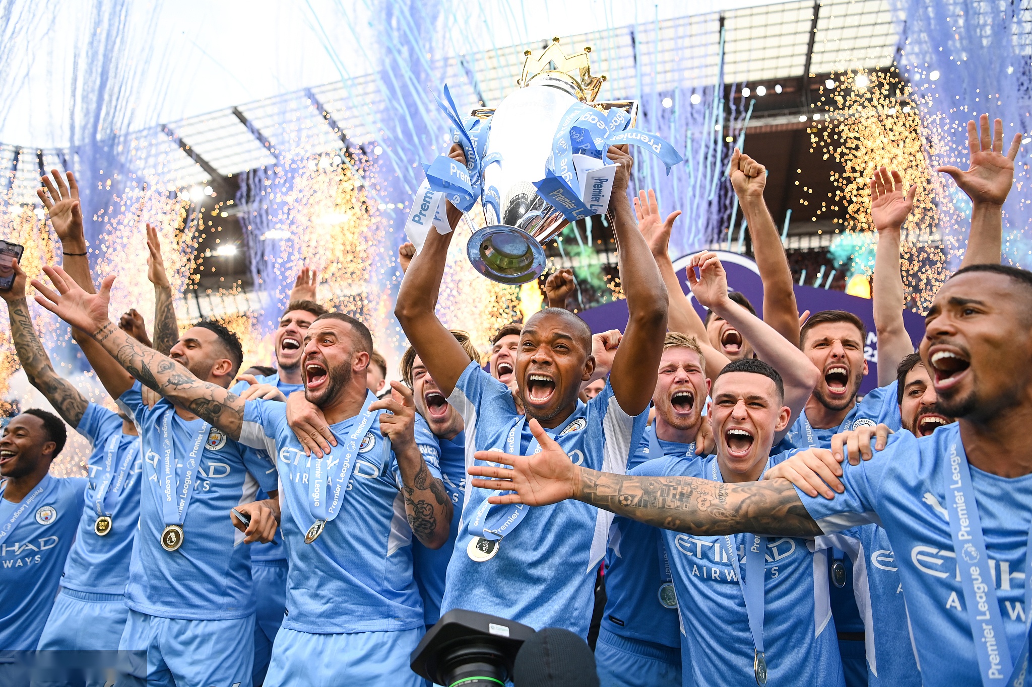 等待着旅客 等待着旅客